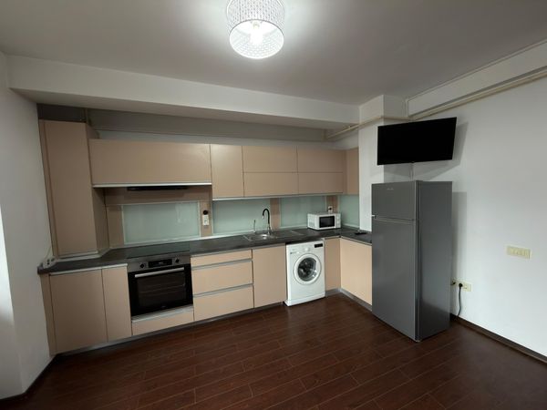 Ap. 1 cameră • Roșu