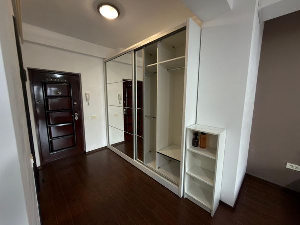 Ap. 1 cameră • Roșu