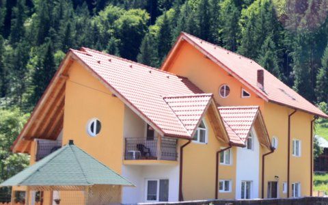 Casă/Vilă 13 camere • Voineasa