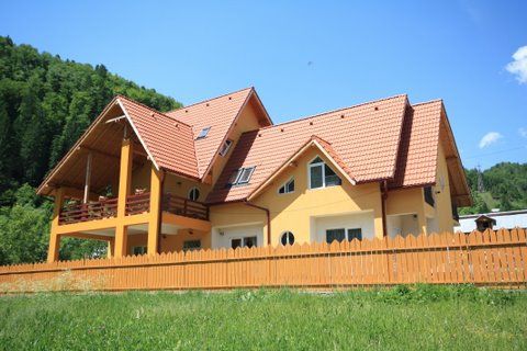 Casă/Vilă 13 camere • Voineasa