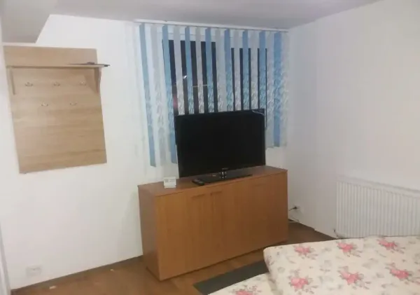 Casă/Vilă 3 camere • Târgu Jiu